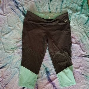 AVIA Workout Capris Size XL